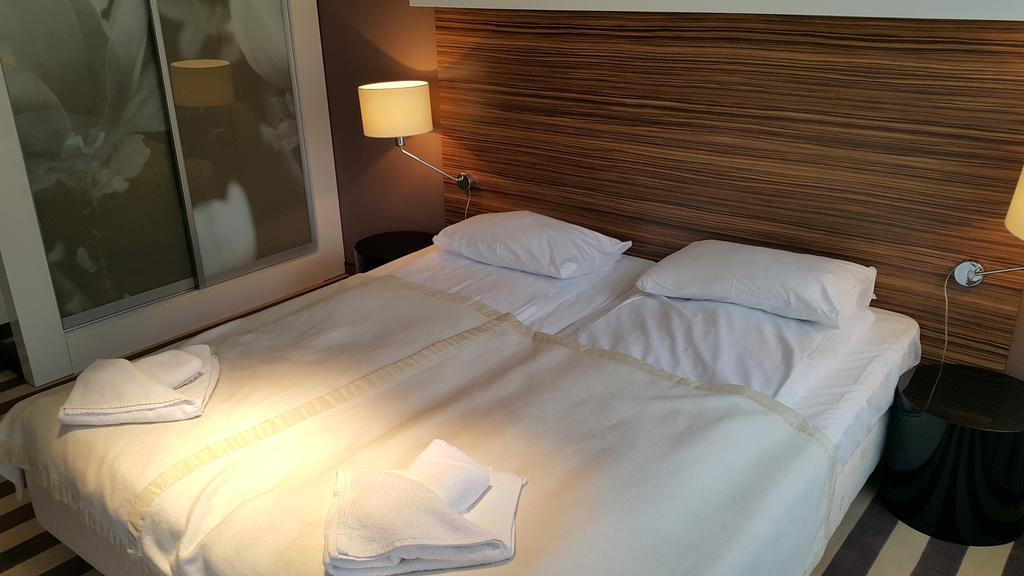 Apartament 241Lux W Diva كولوبرزيغ الغرفة الصورة